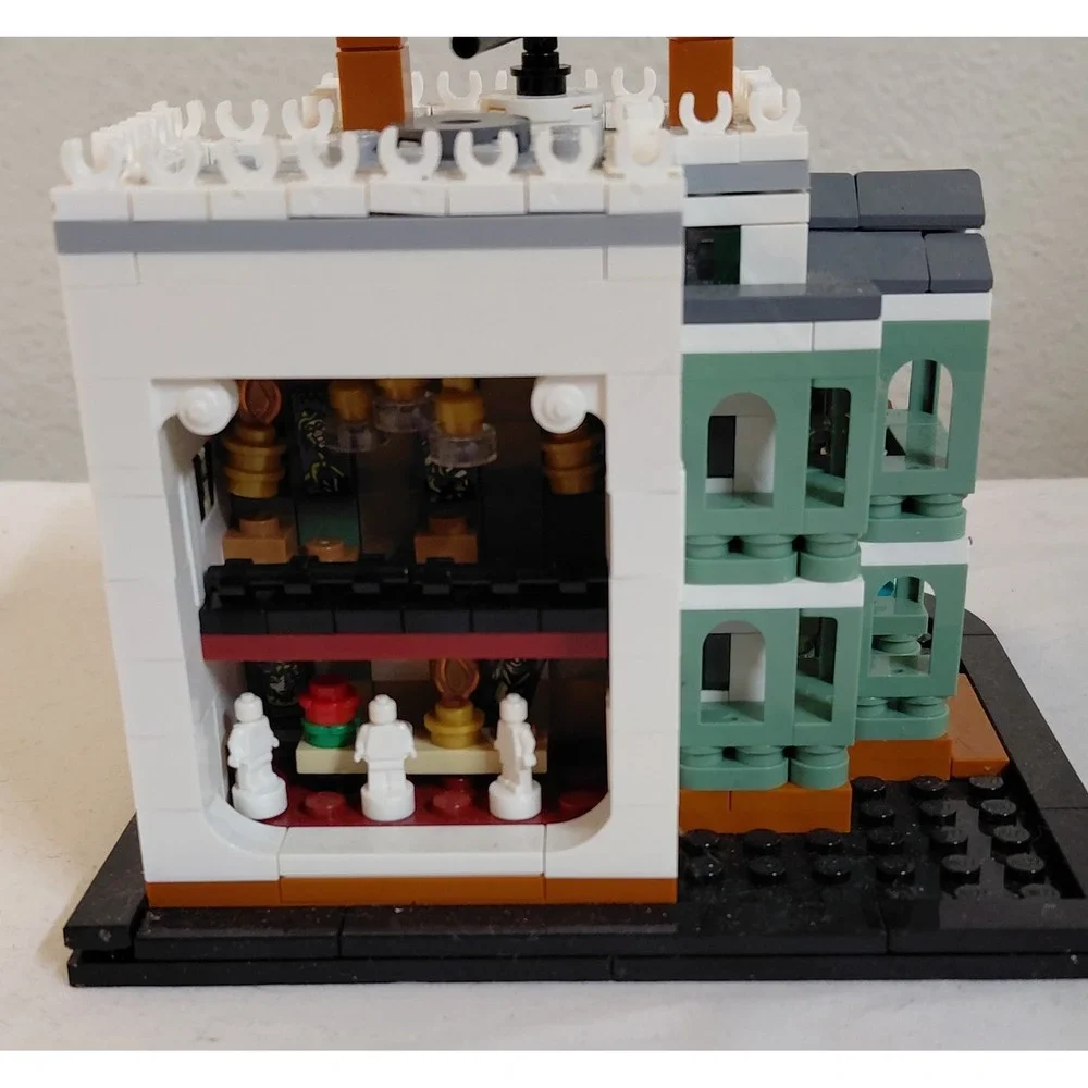 LEGO Mini Disney The Haunted Mansion (40521) - Built Model with Minifigure
